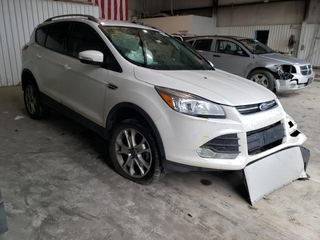 Ford Escape tit (2015)