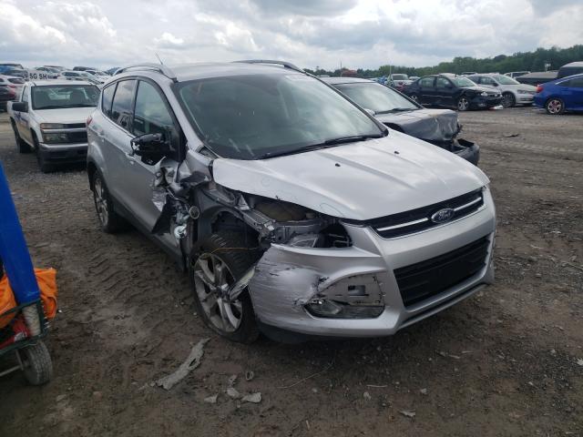 Ford Escape tit (2015)