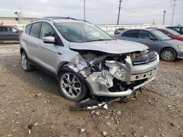Ford Escape tit (2015)