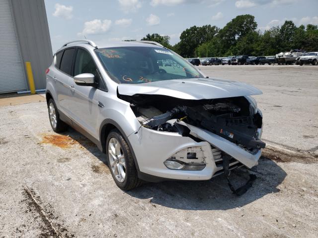 Ford Escape tit (2015)