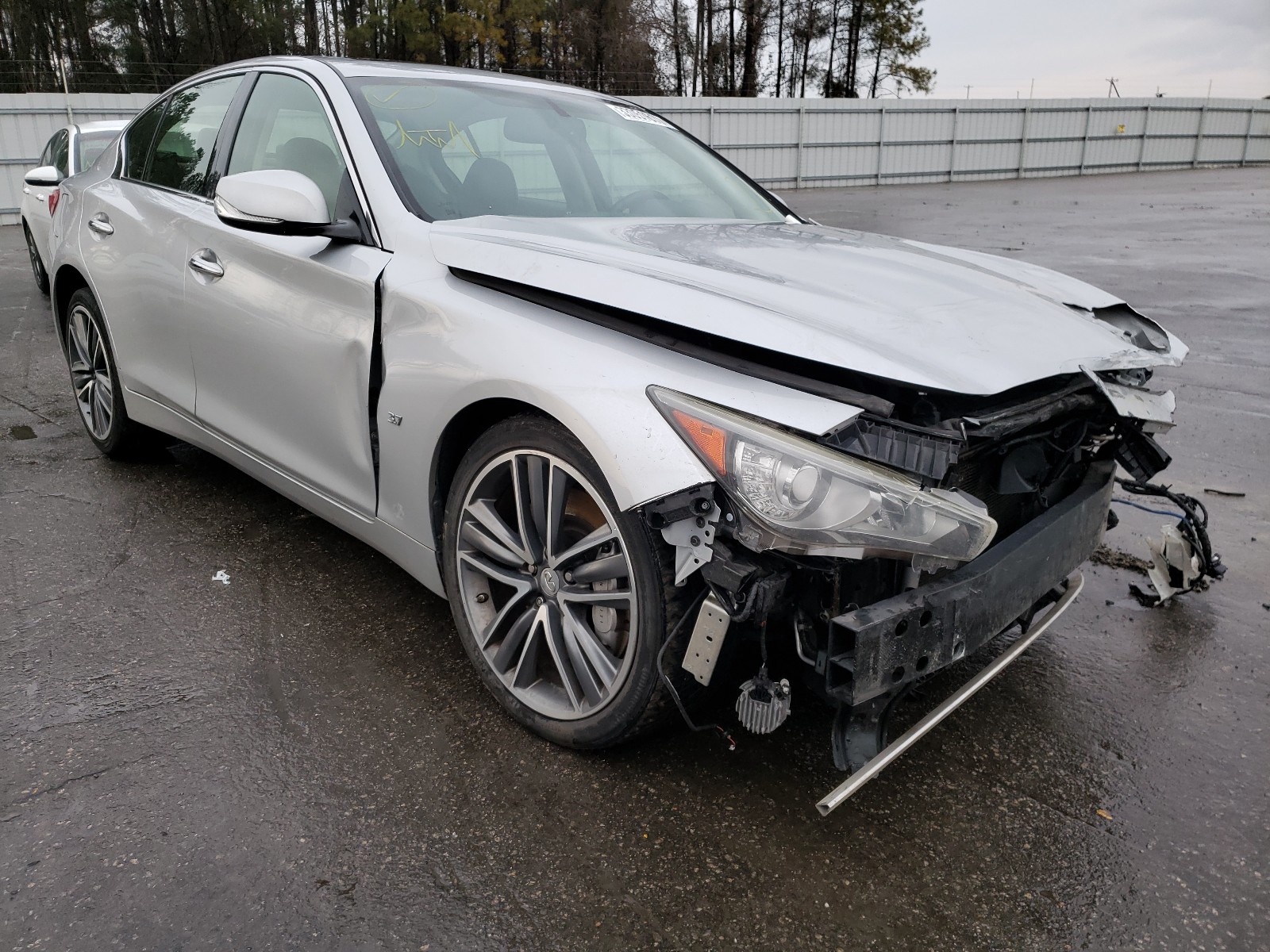 Infiniti Q50 base (2014)
