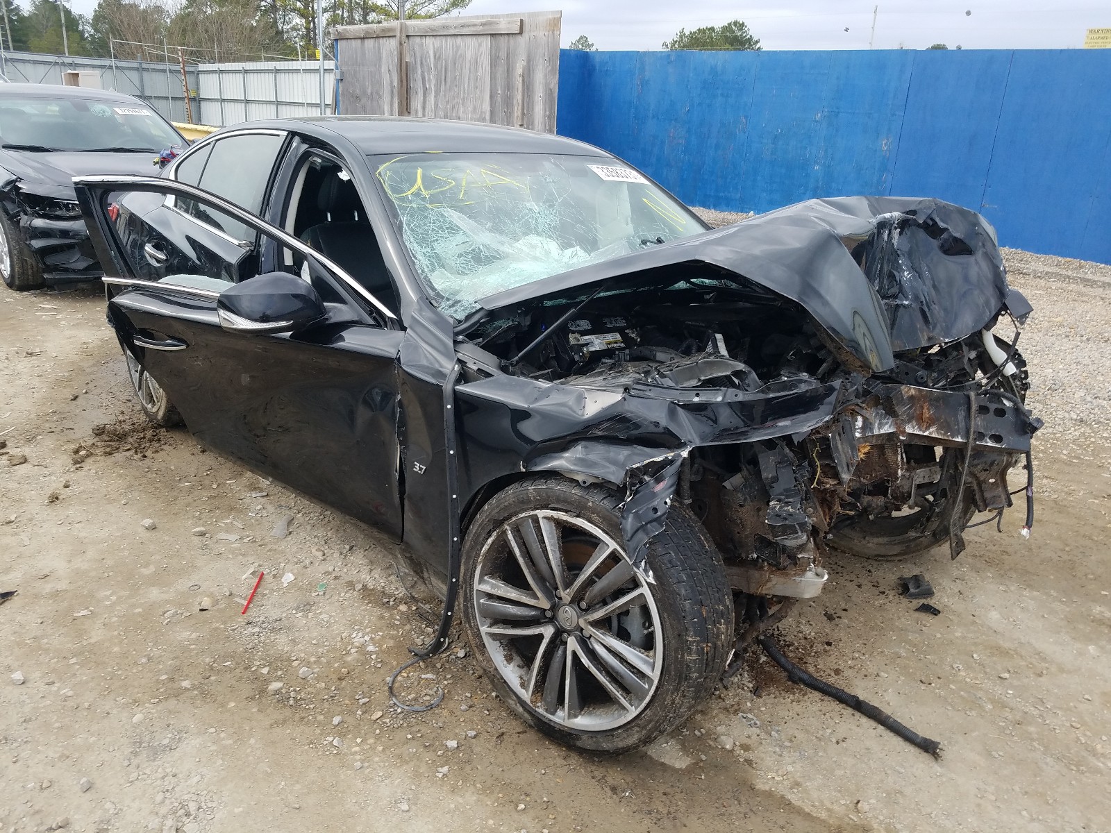 Infiniti Q50 base (2015)