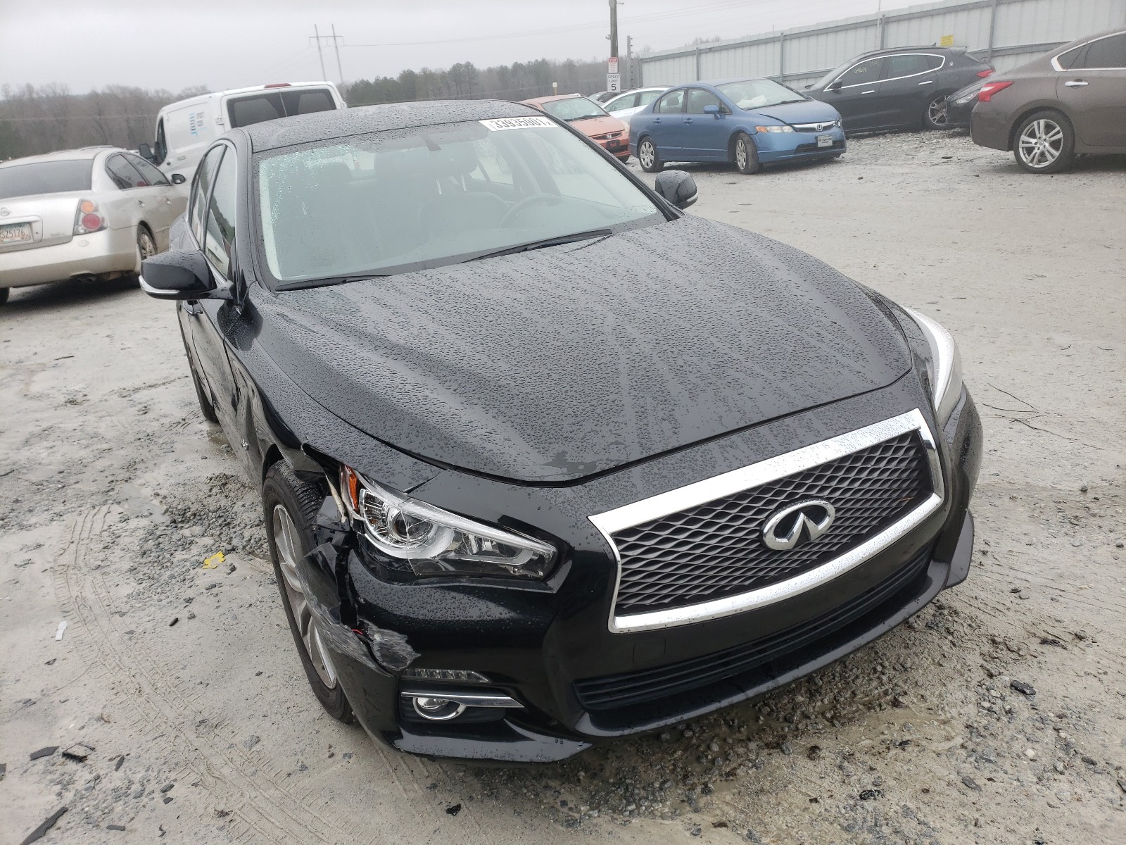 Infiniti Q50 base (2015)