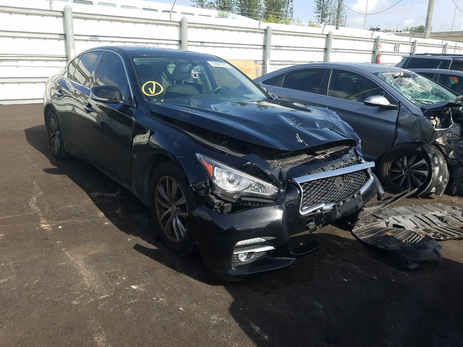 Infiniti Q50 base (2015)
