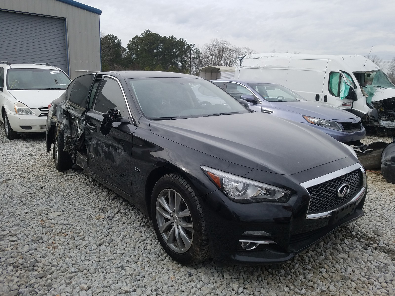 Infiniti Q50 base (2017)
