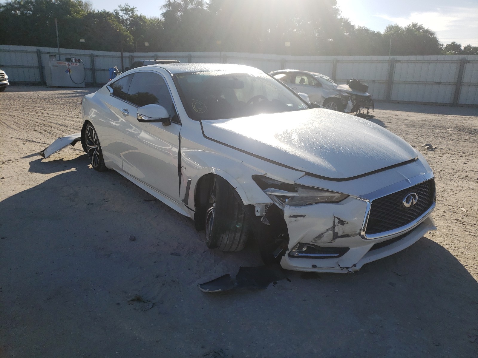 Infiniti Q60 base (2017)