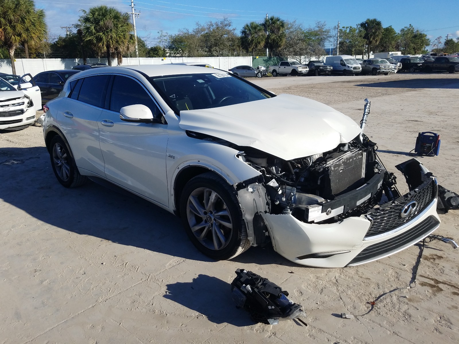 Infiniti Qx30 base (2017)