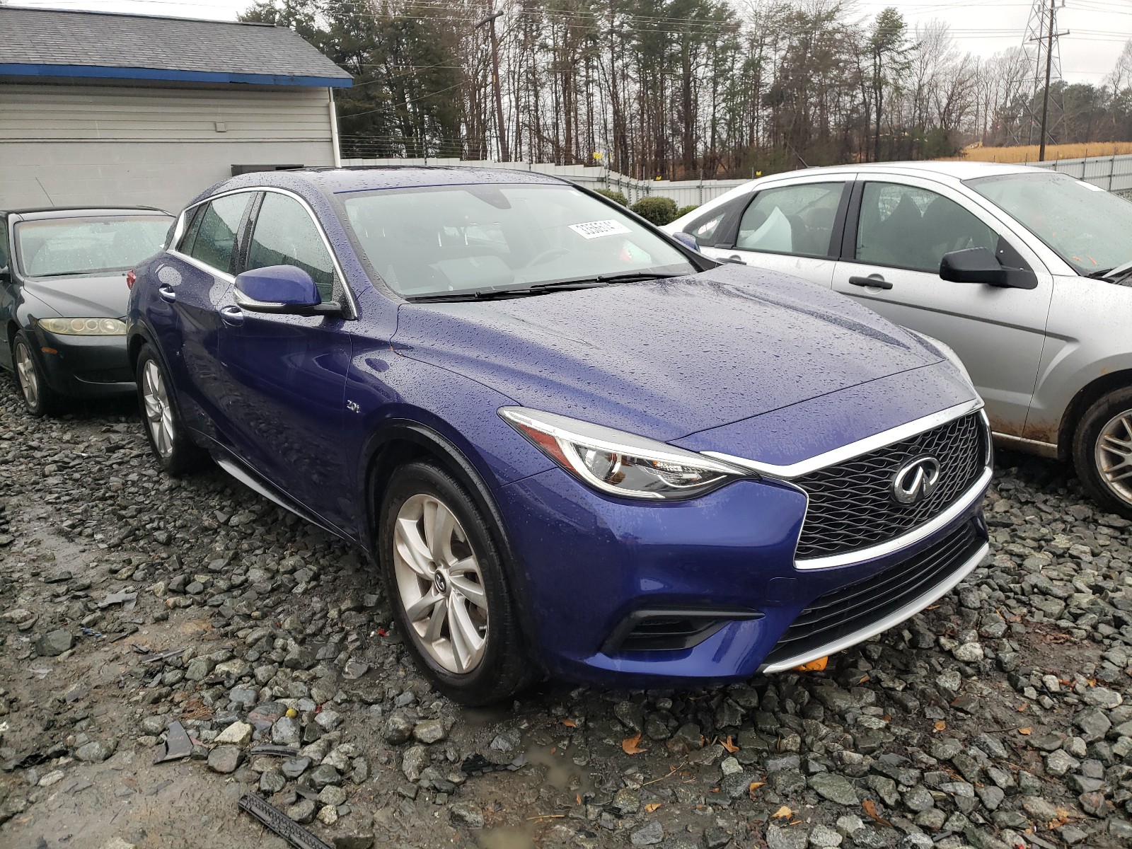 Infiniti Qx30 base (2017)