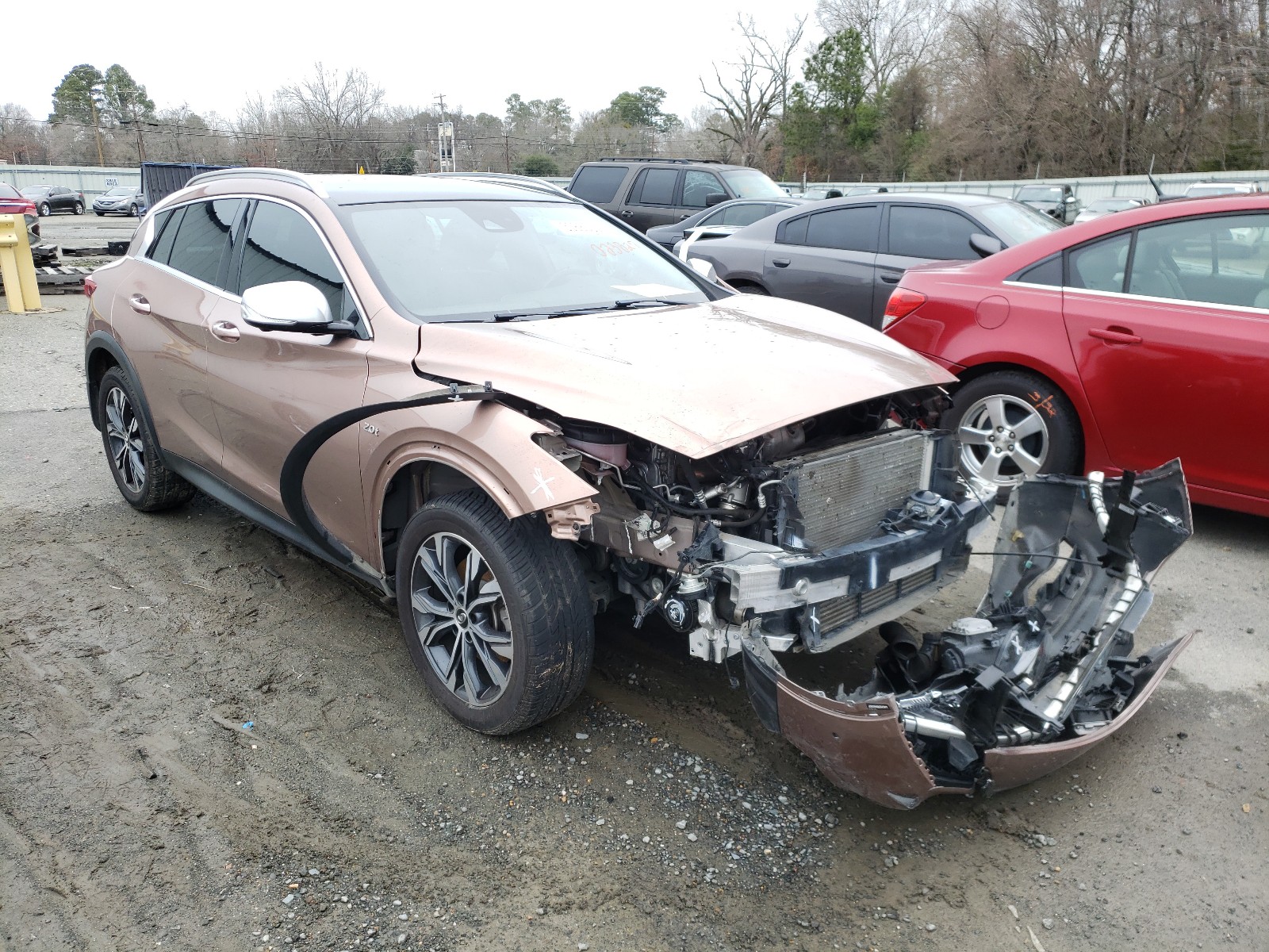 Infiniti Qx30 base (2017)