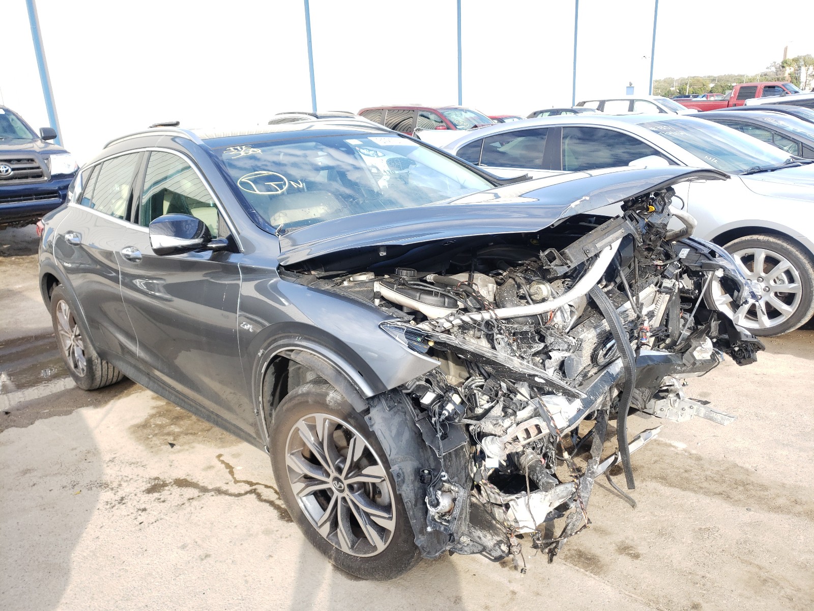 Infiniti Qx30 base (2017)