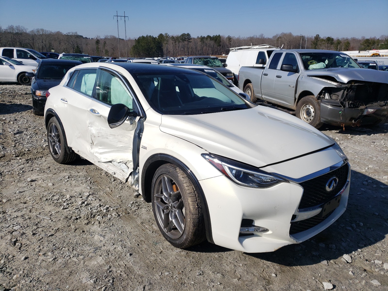 Infiniti Qx30 base (2018)
