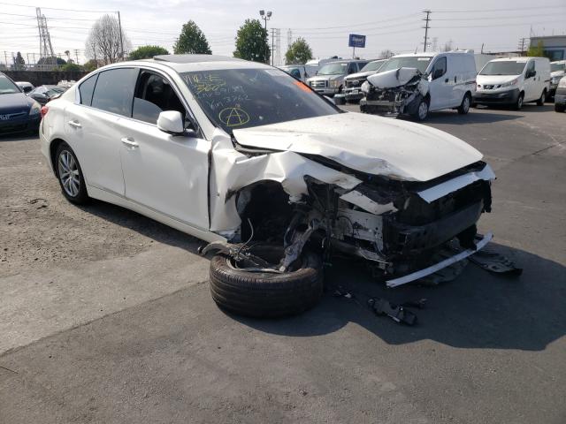 Infiniti Q50 base (2015)