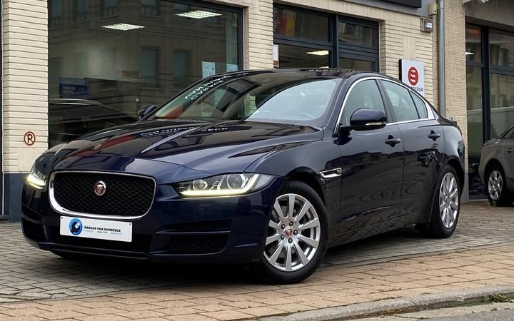 Jaguar Xe saloon (2017)