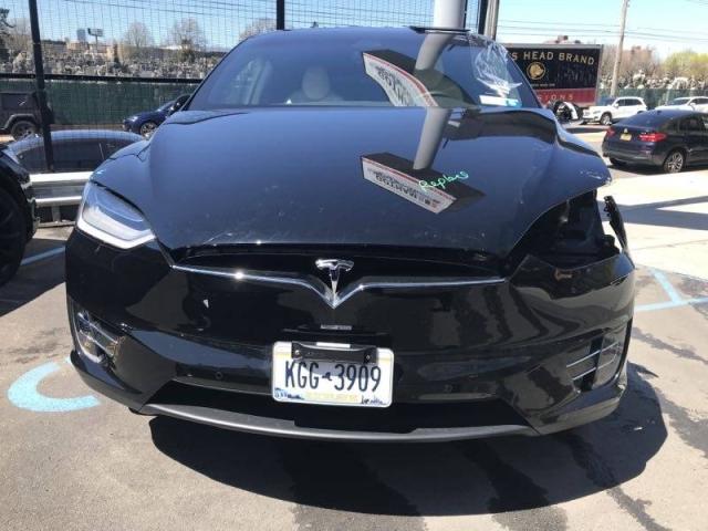 Tesla Model x (2021)