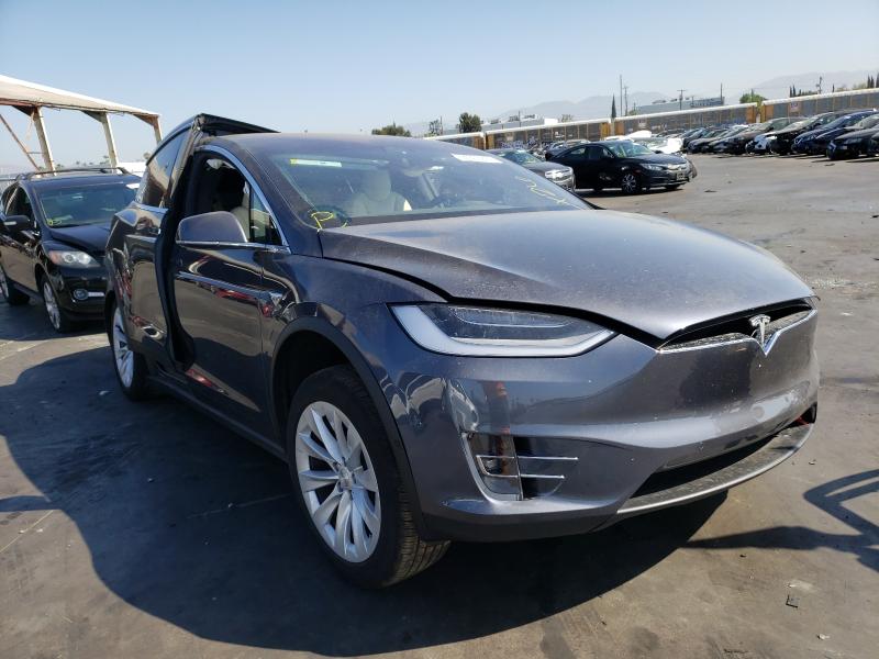 Tesla Model x (2020)