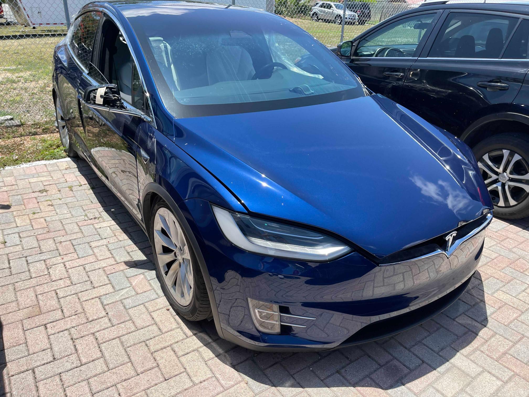 Tesla Model x (2017)