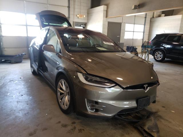 Tesla Model x (2016)