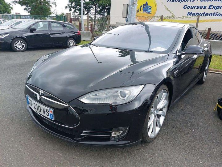 Tesla Model s (2015)
