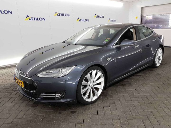 Tesla Model s (2016)