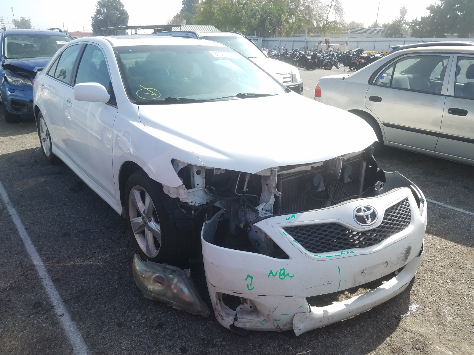 Toyota Camry base (2010)