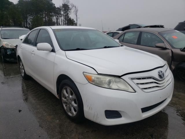 Toyota Camry base (2011)