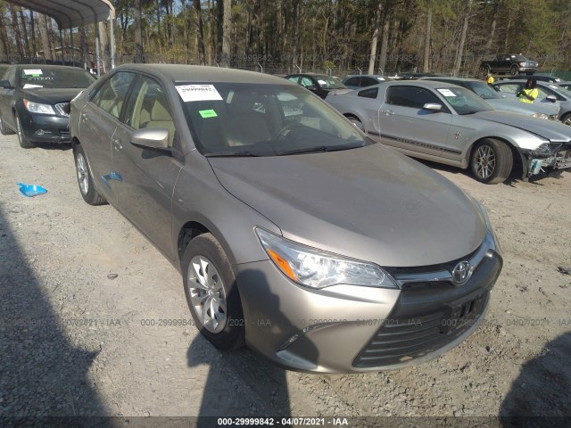 Toyota Camry (2015)