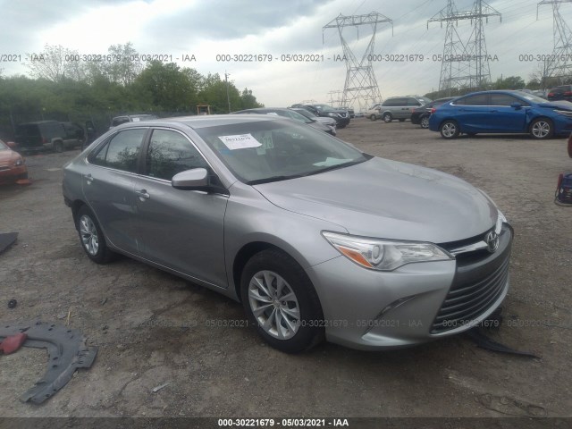 Toyota Camry (2015)