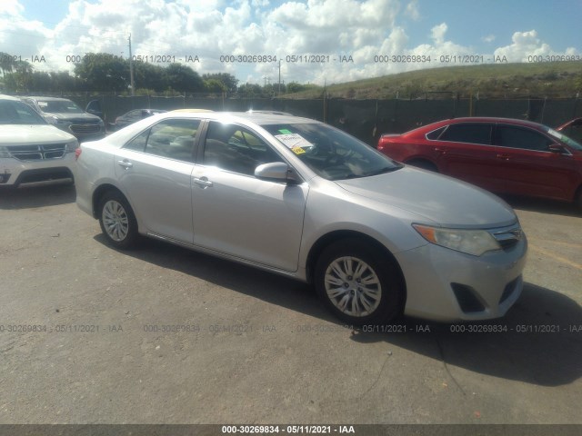 Toyota Camry (2012)