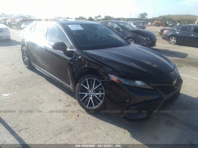 Toyota Camry (2021)