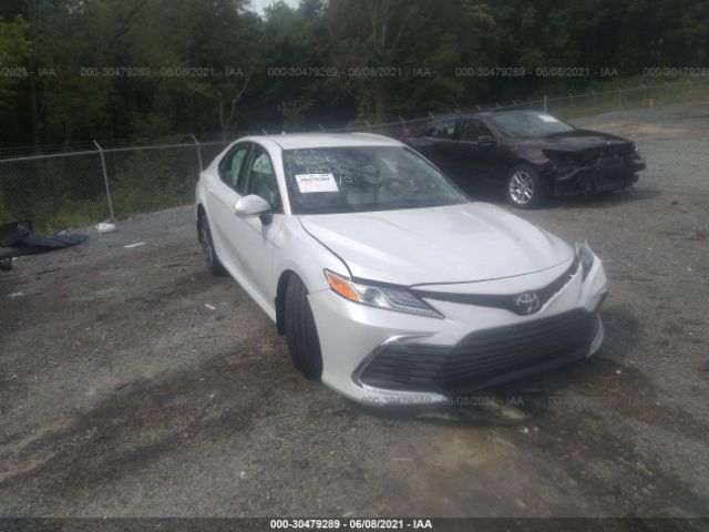 Toyota Camry (2021)