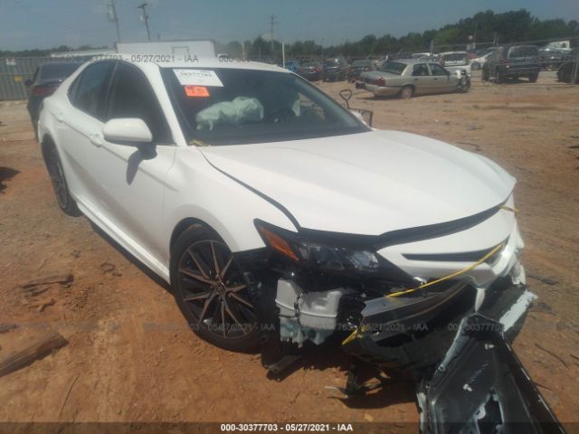 Toyota Camry (2021)