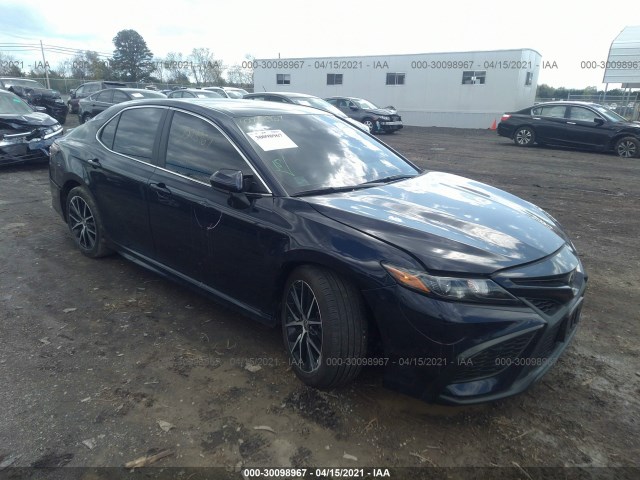 Toyota Camry (2021)