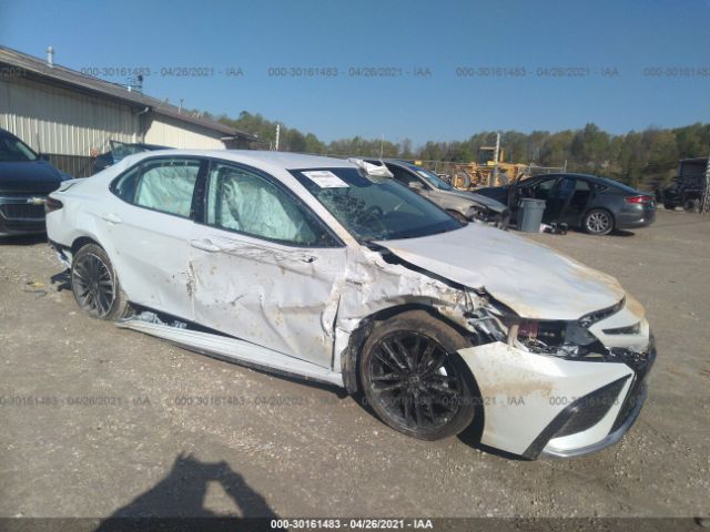 Toyota Camry (2021)