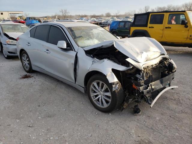 Infiniti Q50 base (2015)