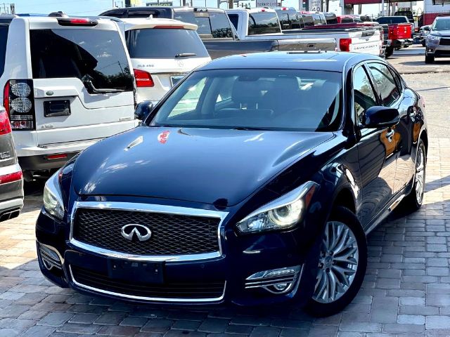 Infiniti Q70l (2015)