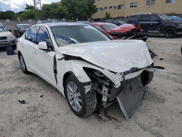 Infiniti Q50 base (2015)