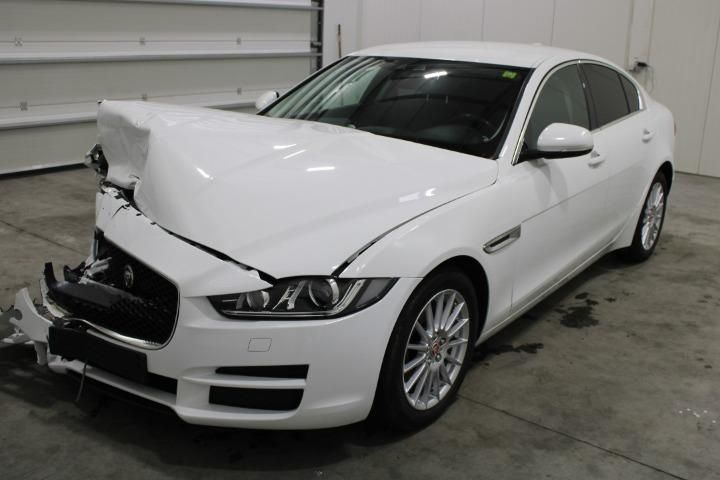 Jaguar Xe saloon (2017)