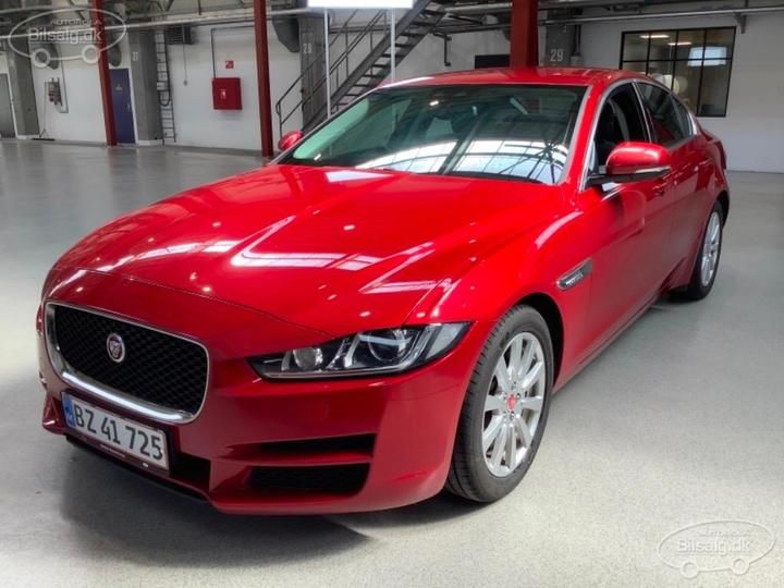Jaguar Xe saloon (2018)