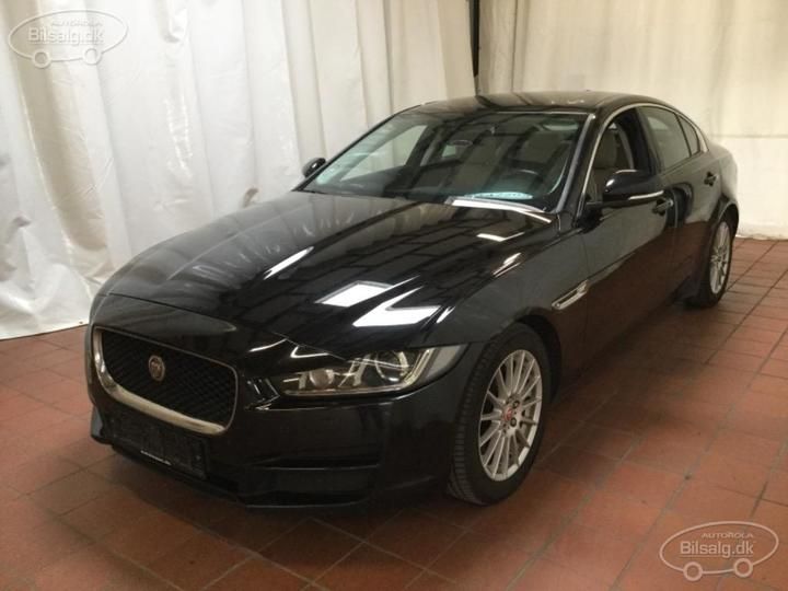 Jaguar Xe saloon (2017)
