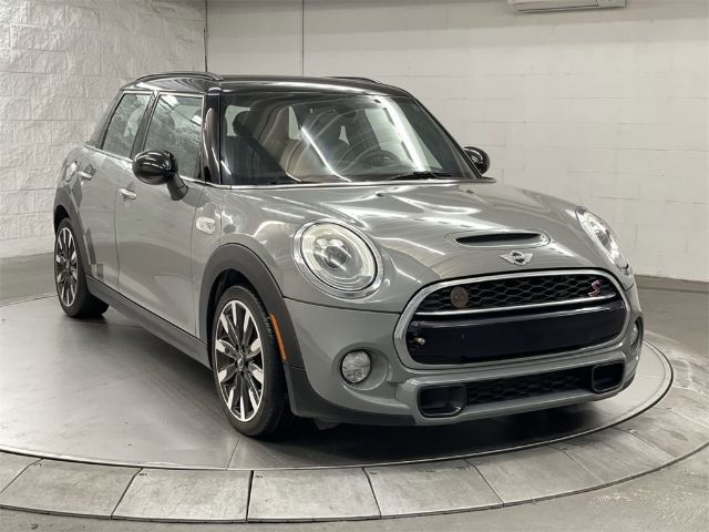 Mini Cooper hardtop 4 door (2016)