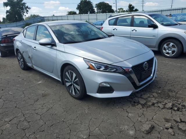 Nissan Altima sv (2022)