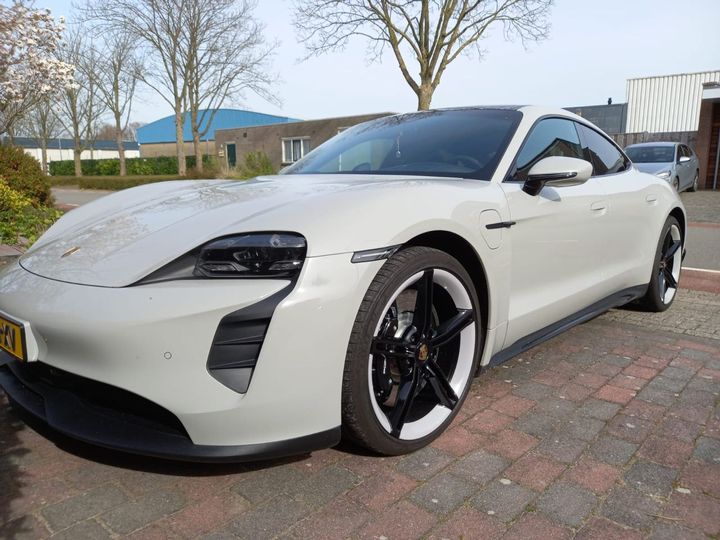 Porsche Taycan (2020)