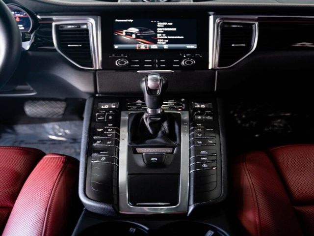Porsche Macan (2017)