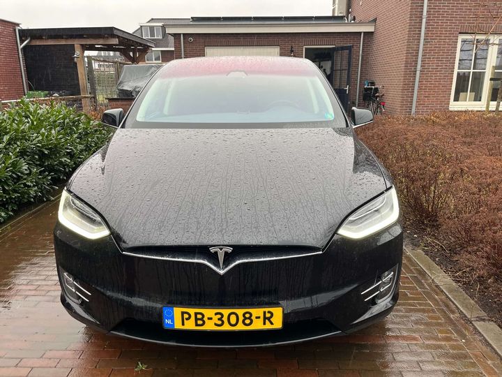 Tesla Model x (2017)