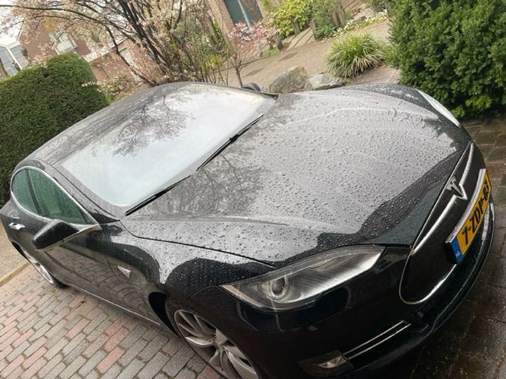 Tesla Model s (2015)