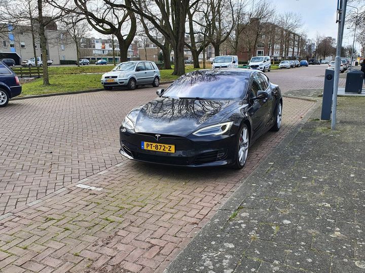 Tesla Model s (2017)