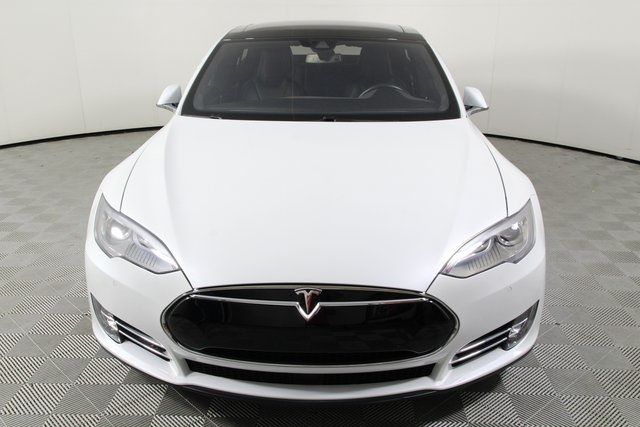 Tesla Model s (2015)