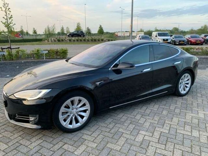 Tesla Model s (2018)