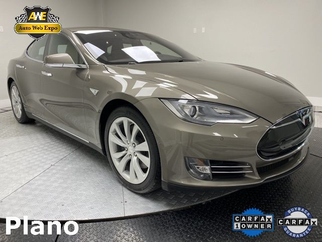 Tesla Model s (2015)