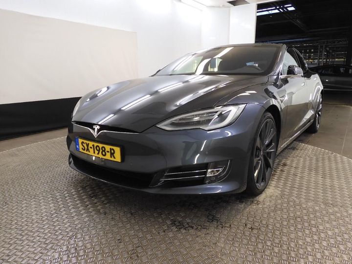 Tesla Model s (2018)